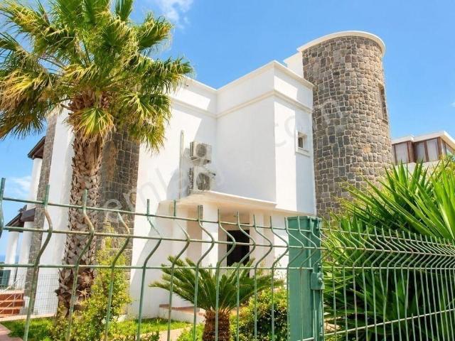 Bodrum Gündoğan'da Kapanmaz Deniz Manzaralı 4+2 Müstakil Bahçeli
