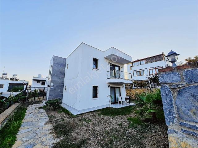 Bodrum Eskiçeşme Kiralık Temiz 1+1 Üst Kat Daire