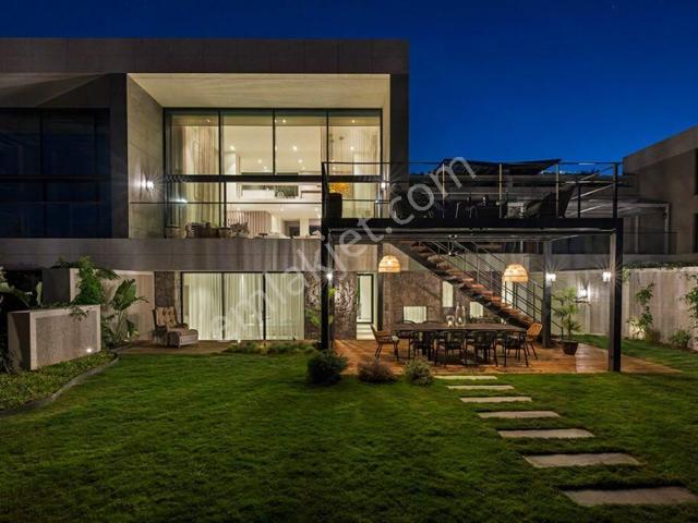 Bodrum Kıyı Evleri | Yalıkavakta Denize Sıfır 6+1 Lüks Villa