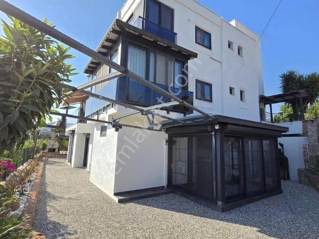 Bodrum Konacık Satılık 3+1 Bahçe Katı Daire