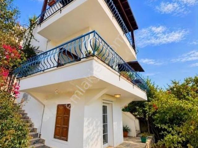 Bodrum Kadıkalesi Ormancılar Sitesi deniz Manzaralı Tripleks