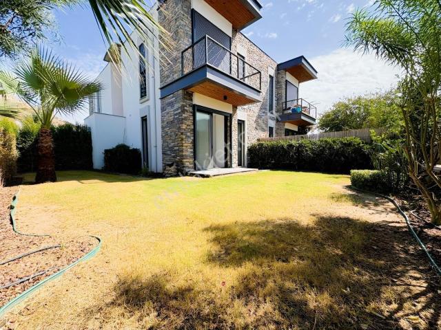 Bodrum Kadıkalesi'nde Havuzlu Ve Plajlı Sitede 1+1 Daire
