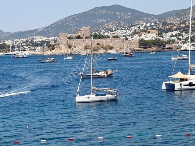 Bodrum Kumbahçe'de Panoramik Kale Manzaralı Denize Sıfır Villa
