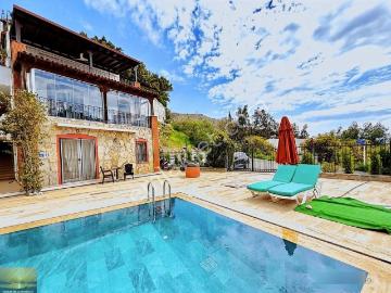 Bodrum Kumbahçede Satılık Daire Denize Yakın Ev Havuzlu Sitede