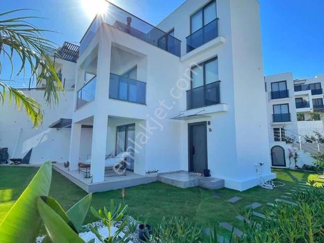 Bodrum Hayalimizden Gündoğanda Deniz Manzaralı Site İçinde Villa