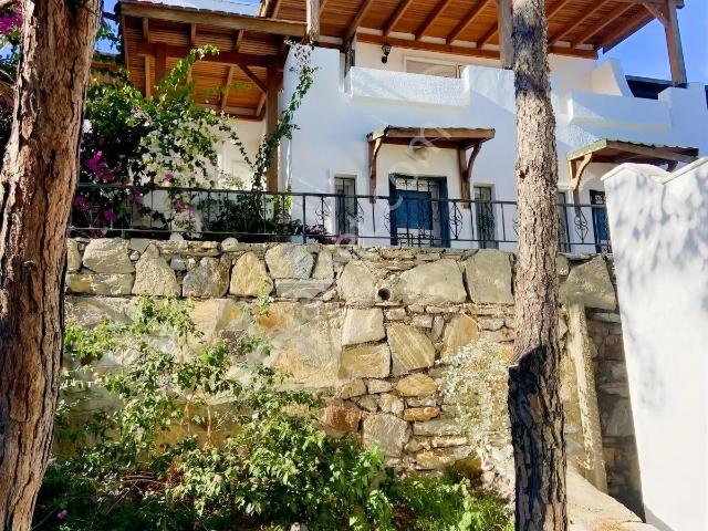 Bodrum İncisi Akyarlar'da Manzaralı Deniz Yakın Villa