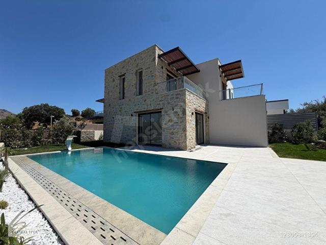 Bodrum İslamhanelerinde Doğa Manzaralı Satılık 3+1 Havuzlu Villa