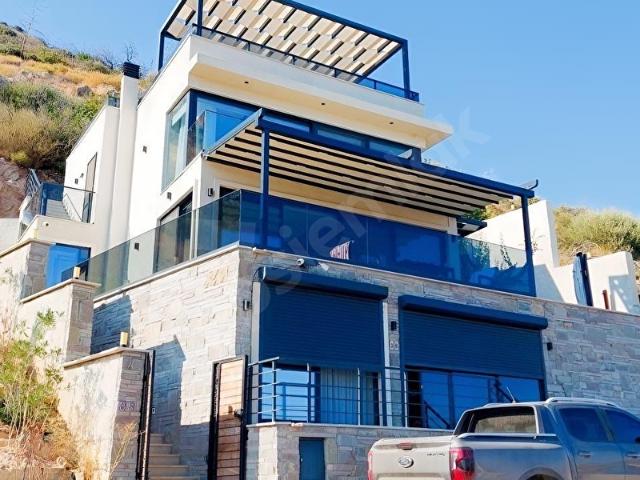 Bodrum Çökertme'de Harika Deniz Manzaralı Havuzlu Tripleks Villa