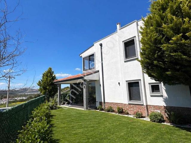 Bodrum Meşelik Geniş 2+1 Göl Manzaralı Dubleks Satılık Villa