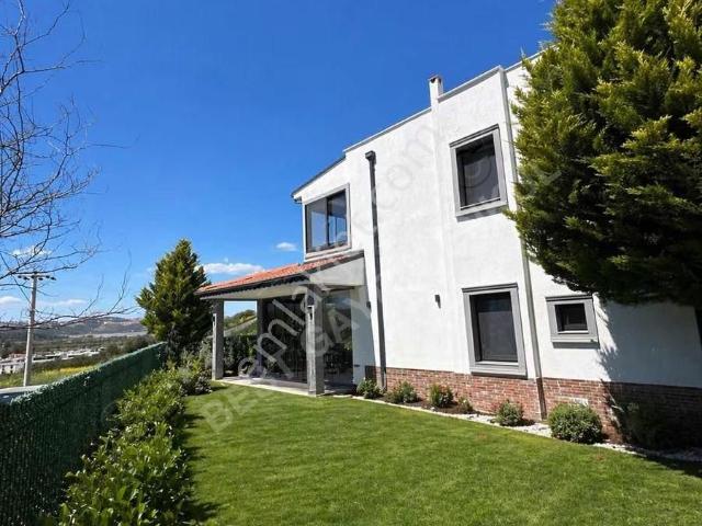 Bodrum Meşelik Geniş 2+1 Göl Manzaralı Dubleks Satılık Villa