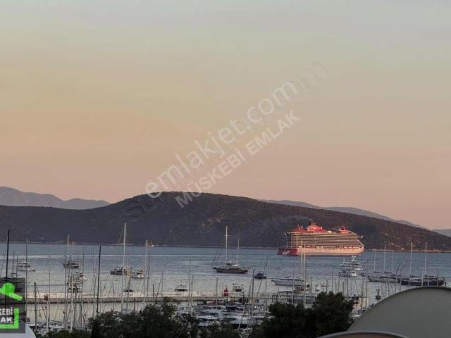 Bodrum Merkez Kale Manzaralı Geniş 1+1 Üst Kat Daire