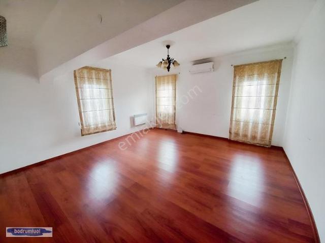 Bodrum Merkez Yeniköy Marinaya Yakın 3+1 Tertemiz Kiralık Daire