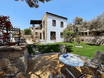 Bodrum Merkezde Kale Deniz Manzaralı 500 Mt2 Müstakil Köşe Villa