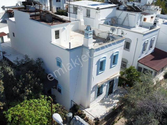 Bodrum Merkezde Marinaya 300 Mt Mustakil 2+1 Yillik Kiralik