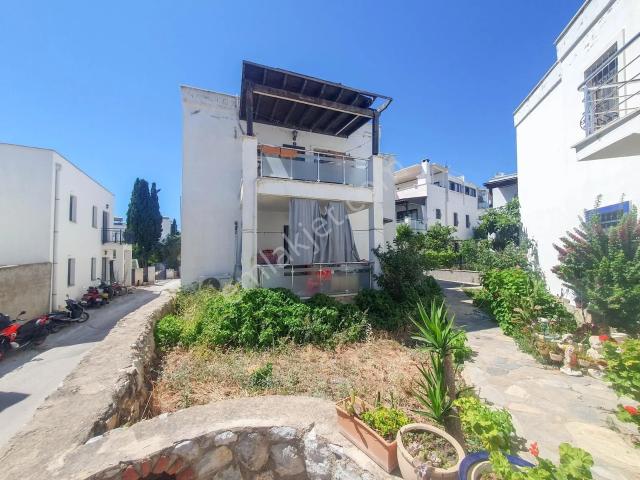 Bodrum Merkezde Satılık 2+1 Bahçe Katı Daire