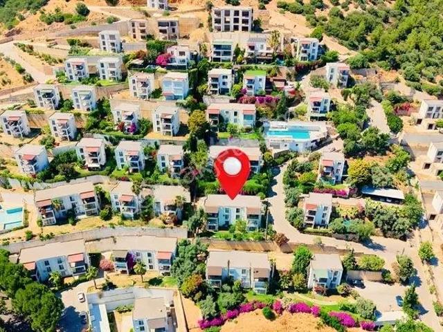 Bodrum Merkez'de Satılık Geniş Site İçi 2+1 Bahçe Katı Daire