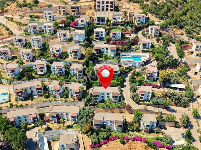 Bodrum Merkez'de Satılık Geniş Site İçi 2+1 Bahçe Katı Daire