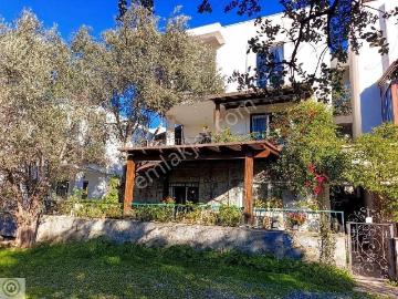 Bodrum Merkez'e Yakın Site İçinde Geniş Balkonlu Kiralık 2+1 Eşyalı Daire