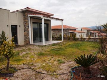 Bodrum Mumcular Karaova'da Tek Katlı 3+1 Yıllık Kiralık Villa