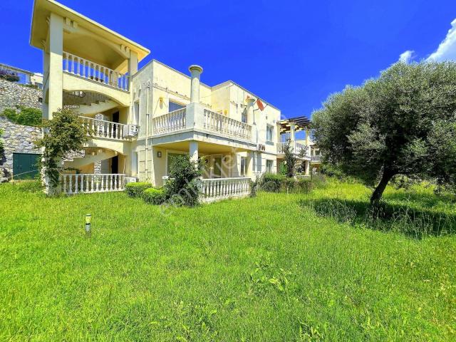 Bodrum Plajlı Resort Sitede Manzaralı Eşyalı Bakımlı 2+1 Daire