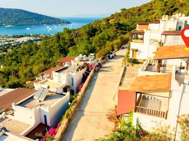 Bodrum Torba Satılık Tripleks Deniz Manzaralı Çift Daireli Villa