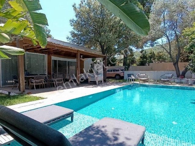 Bodrum Torba Tek Katlı Özel Havuzlu 3+1+müştemilatlı Kiralık Villa