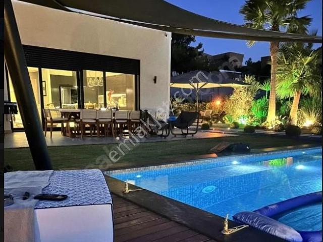 Bodrum Torba'da 2.000 M² Bahçeli Prestijli Ultra Lüks 4+1 Villa
