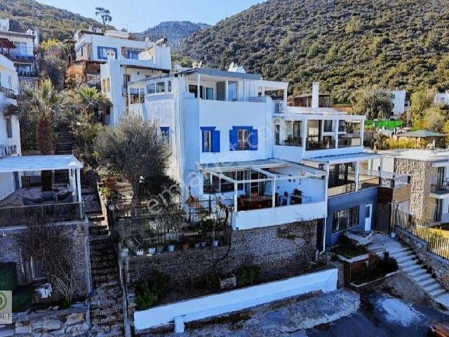 Bodrum Torba'da Deniz Manzaralı 3+1 Satılık Tripleks