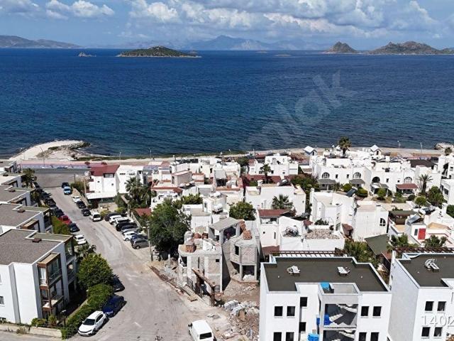 Bodrum Turgutreis Yalı Mevkii Satılık Denize Sıfır Havuzlu Site İçinde Yeni Daire ve Dubleksler