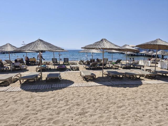 Bodrum Turgutreis Bahcelievlerde Denize Sıfır Sitede 2+1 Eşyalı