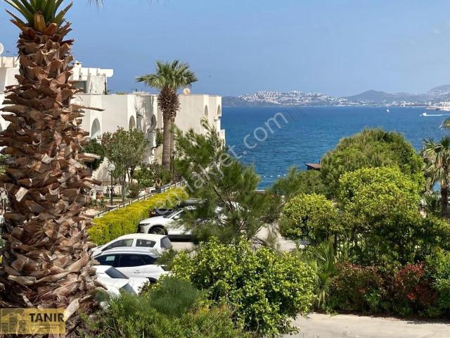 Bodrum Turgutreis Denize Sıfır Manzaralı Tadilatlı Satılık 1+1