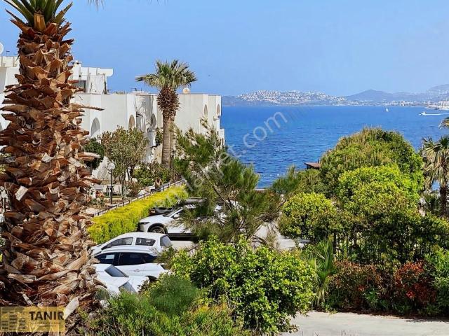 Bodrum Turgutreis Denize Sıfır Manzaralı Tadilatlı Satılık 1+1