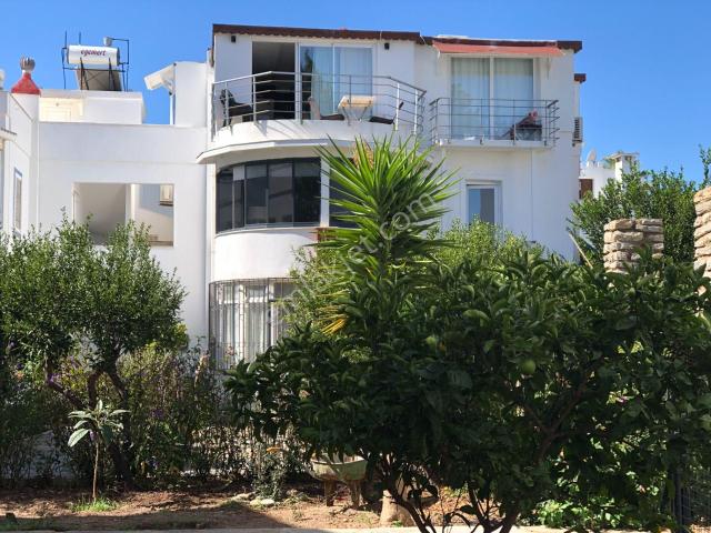 Bodrum Turgutreis Merkezde 2+1 Kiralık 2.kat Eşyalı Daire