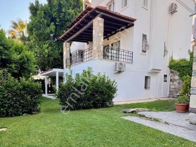 Bodrum Türkbükü Kiralık 5+1 Geniş Ve Ferah Tripleks Villa