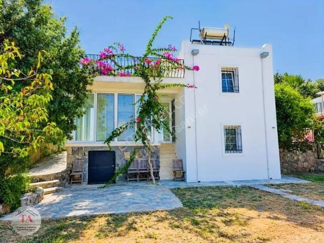 Bodrum Türkbükü Hekimköy Sitesinde Yıllık Kiralık 3+1 Villa