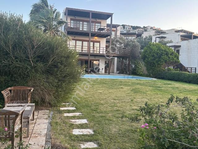 Bodrum Türkbükü'nde Doğa Hanımeli Sitesi Muhteşem 3+1 Kiralık
