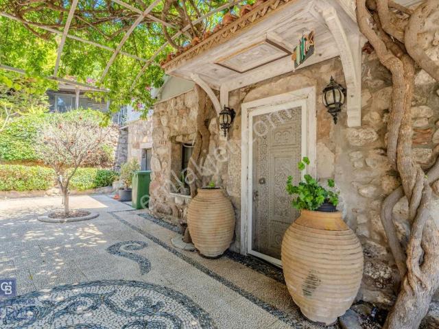 Bodrum Türkbükünde Eşyalı 1+1 Kış Bahçeli Müstakil Taş Ev
