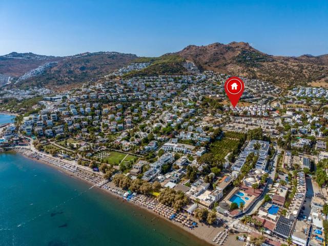 Bodrum Yahşi Beyaz Köşkler Sitesi'nde Denize Düz Ayak Yürüme Mesafesinde Tripleks