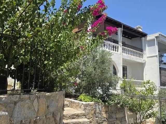 Bodrum Yahşi Özel Plajlı Sitede Panoramik Deniz Manzaralı Villa