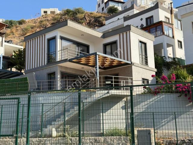 Bodrum Yahşi Sanatçılar Sitesi Satılık 3+1&165m2 Villa Özel Plaj