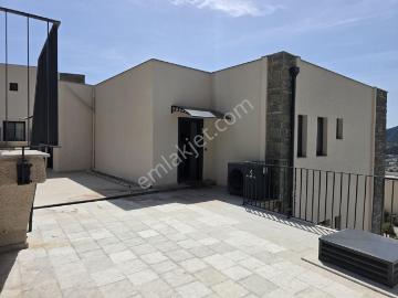 Bodrum Yalıçiftlik'te Manzaralı Full Eşyalı Modern 2+1 Daire