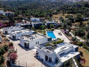 Bodrum Yalıkavak Marina'ya Komşu, Havuzlu Sitede Kiralık Villa