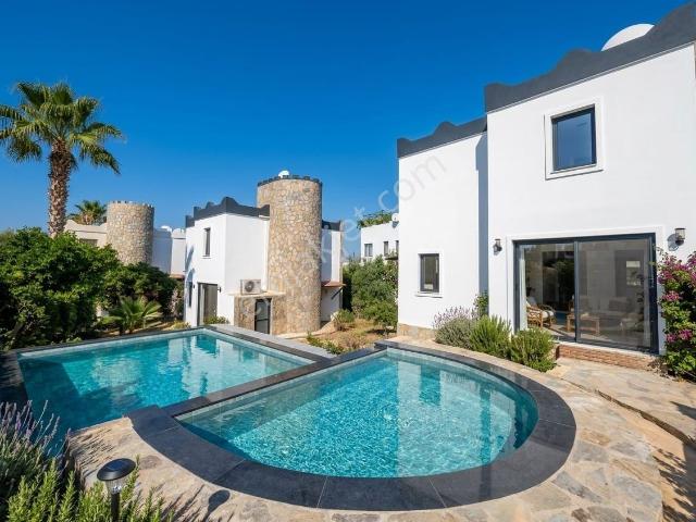 Bodrum Yalıkavak Marinaya Yakın Site İçinde Bahçeli Villa