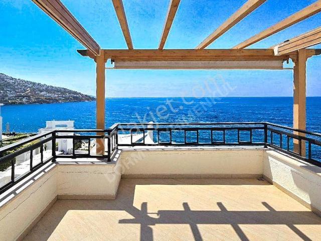 Bodrum Yalıkavak Denize Sıfır Özel Plajlı Satılık Daire