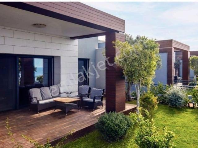 Bodrum Yalıkavak Denize Sıfır Satılık 2+1 Bahçeli Villa