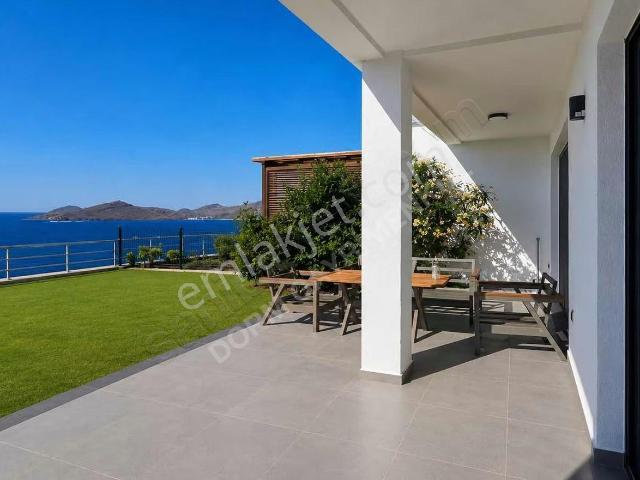 Bodrum Yalıkavak Denize Sıfır Sitede Satılık 2+1 Bahçe Dubleksi