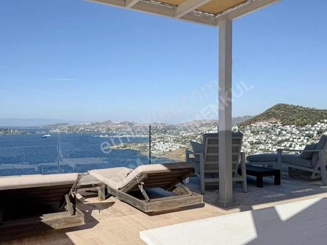 Bodrum Yalıkavak Site İçerisinde Deniz Manzaralı Satılık Villa