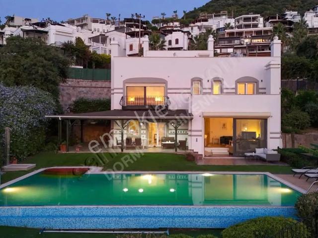 Bodrum Yalıkavak'ta Deniz Manzaralı Satılık Tam Müstakil Villa
