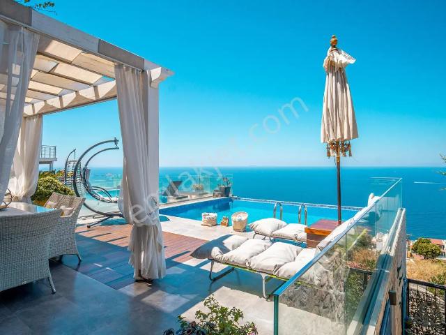 Bodrum Yalıkavakta Muhteşem Deniz Manzaralı 4+1 Havuzlu Villa