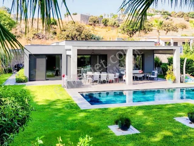 Bodrum Yalıkavak'ta Tek Katlı 950 M2 Arsa İçinde Satılık Villa